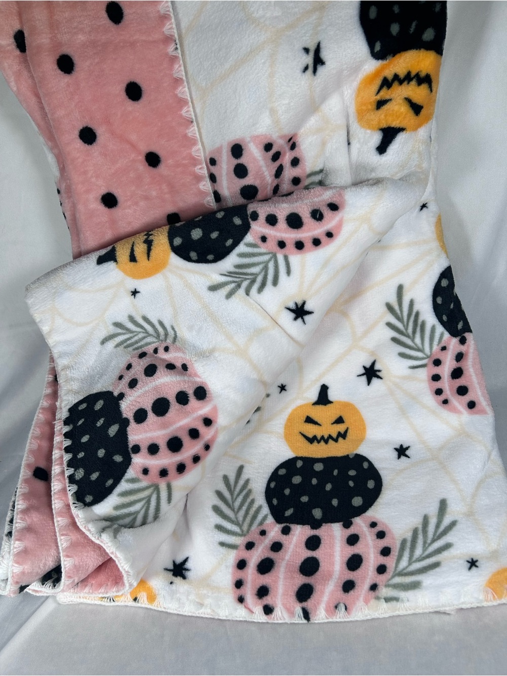 NWT Rachel Roy Halloween Pumpkin Reversible Plush Throw Blanket 60x70 Pink - Picture 9 of 12